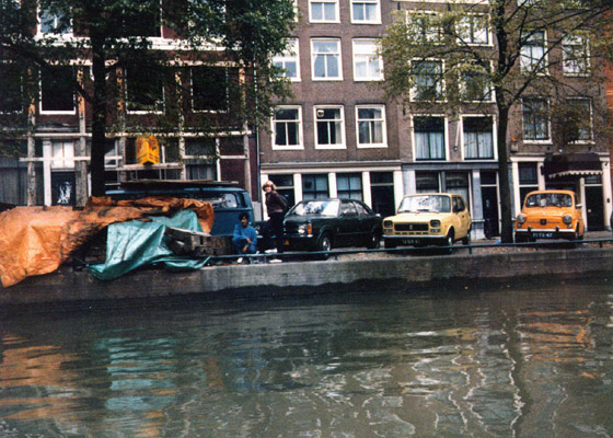 The photograph of Amsterdam@Ⴂj݂͊ɂł܂B̂ƂȂɃrj[ň͂̂悤Ȃ̂܂B